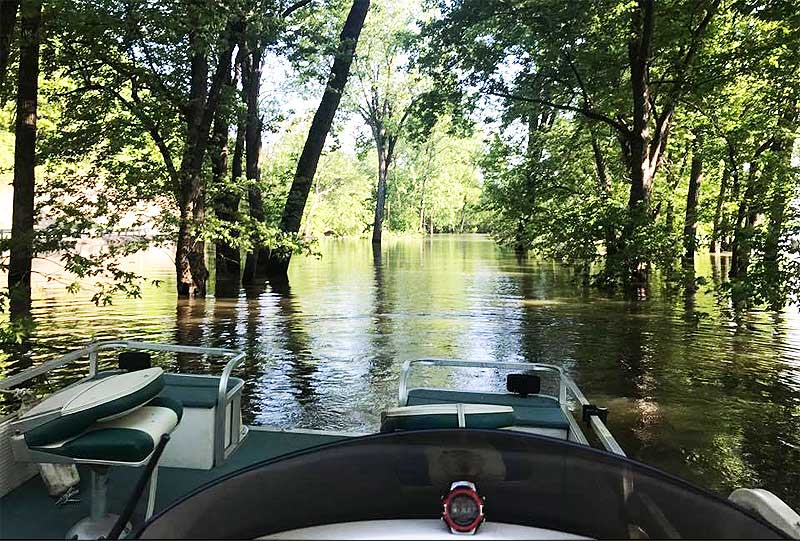 Are pontoon boats good for rivers