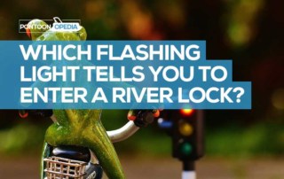 which flashing light tells you to enter a river lock